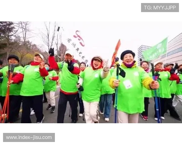 甘肃张掖全国持杖行走联动日启动，500名徒步爱好者参与